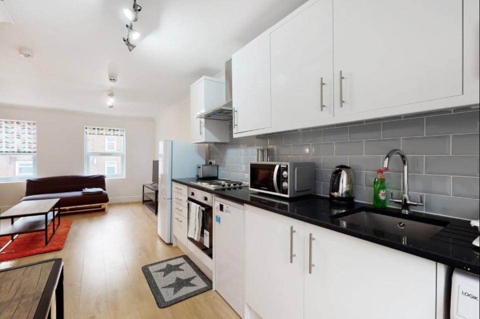 Modern Split Level 1 Bedroom Flat In Aldgate لندن المظهر الخارجي الصورة
